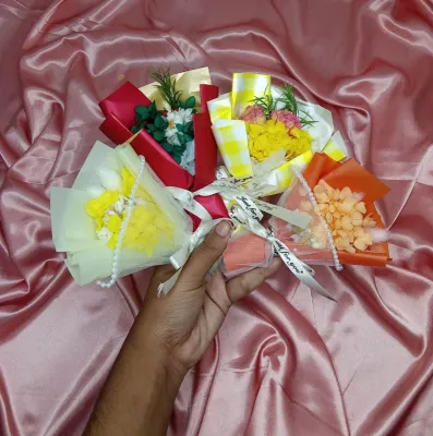 Real Mini Dried Flower Bouquet (Random Color) 